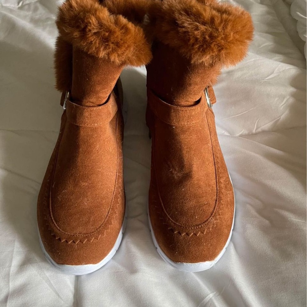 Women's Size 9.5 - Brown fur lined boots with side zipper and decorative buckle